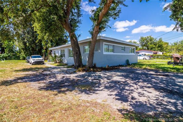 Oleta Terrace, 14 NW 169th St, North Miami Beach, Florida 33169, image 2