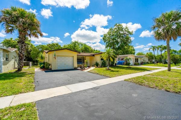 Castle Gardens, 2200 NW 47th Ter, Lauderhill, Florida 33313, image 2