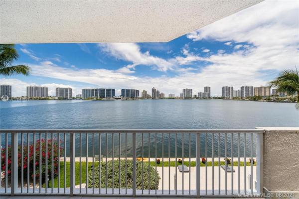 Les Pelicans, 18260 N Bay Rd #310, Sunny Isles Beach, Florida 33160, image 2
