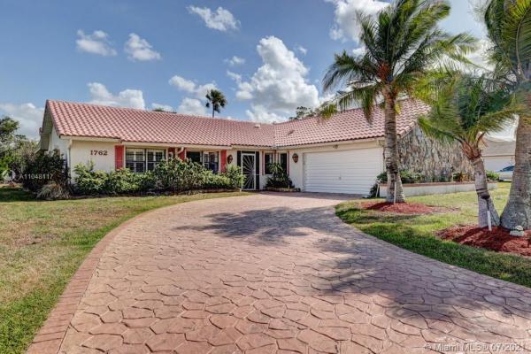 1762 SE Dominic, Florida 34952, image 2