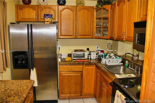 Fox Chase, 8635 NW 8th St #405, Fountainebleau, Florida 33126, image 2