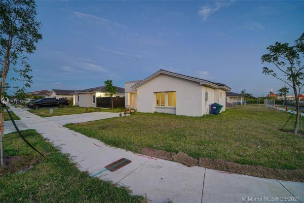 Campbell Estates, 15986 SW 307th Ter, Leisure City, Florida 33033, image 2