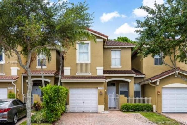 15376 SW 9th Way #15376, Unincorporated Dade County, Florida 33194, image 2