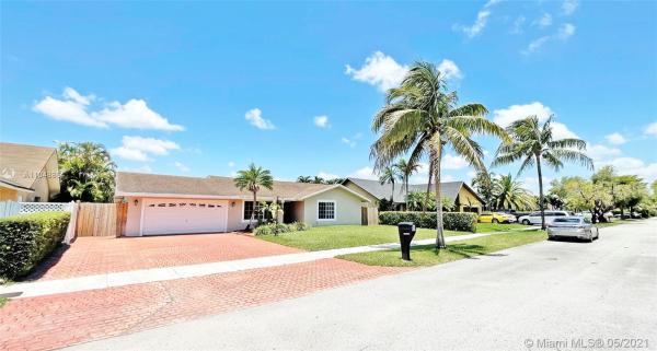 Calusa Club Estates, 9814 SW 133rd Ct, The Crossings, Florida 33186, image 2