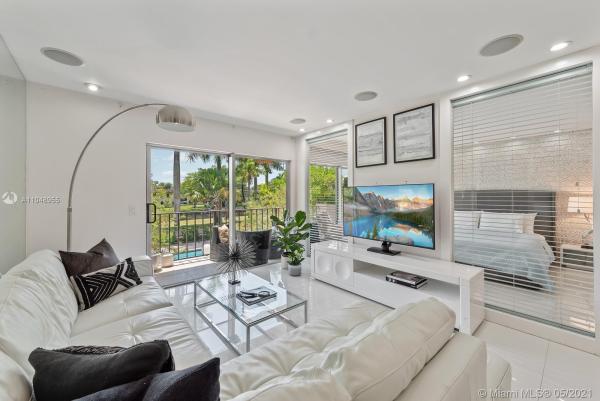 Camino Circle, 7900 Camino Cir #209, Glenvar Heights, Florida 33143, image 2