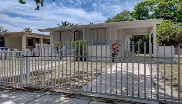 Sunkist Grove, 1130 NW 127th St, North Miami, Florida 33168, image 2