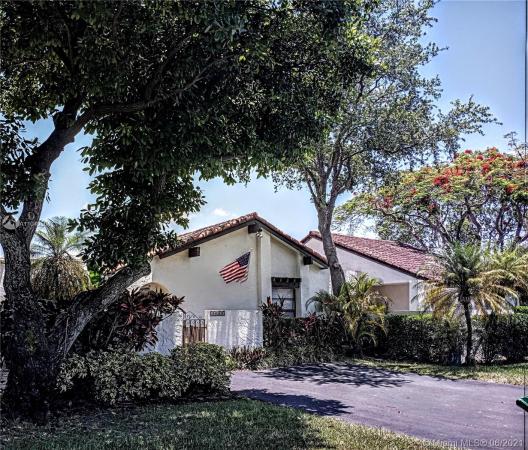 Town Villas In The Crossings, 13525 SW 110th Ter, The Crossings, Florida 33186, image 2