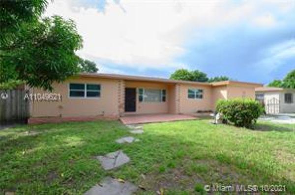 Fulford Highlands, 320 NE 160th St, Golden Glades, Florida 33162, image 2