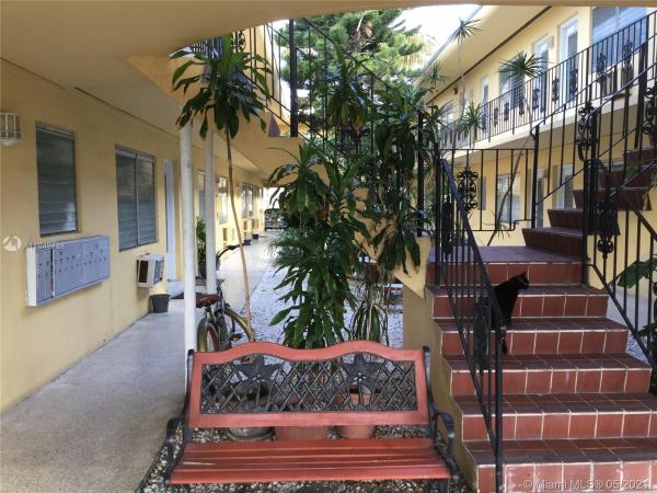 Golden Dreams, 75 Washington Ave #8, Miami Beach, Florida 33139, image 2