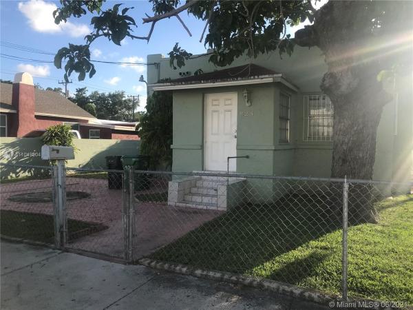 824 SW 43rd Ave, Unincorporated Dade County, Florida 33134, image 2