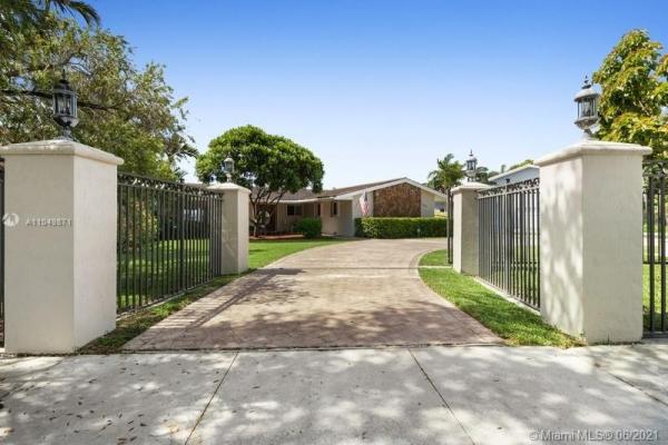 Lake Catalina, 8610 SW 48th St, Olympia Heights, Florida 33155, image 2