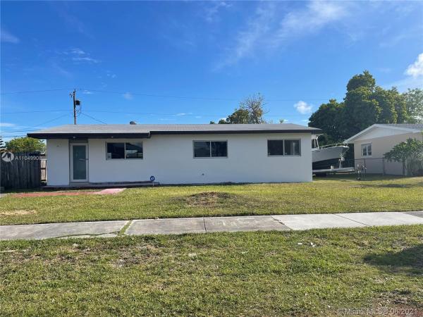 Pine Tree Manor, 9520 Lisa Rd, Cutler Bay, Florida 33157, image 2