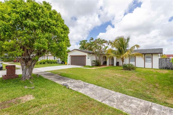 Winston Park, 13021 SW 82nd Ter, Kendale Lakes, Florida 33183, image 2