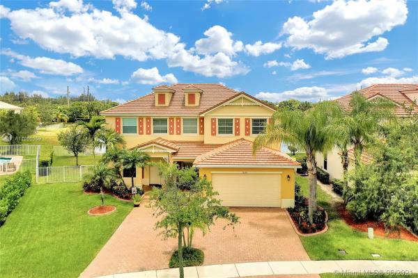 Waterford Court At Palm Beach Plantation, 9230 Plantation Estates Dr, West Palm Beach, Florida 33411, image 2