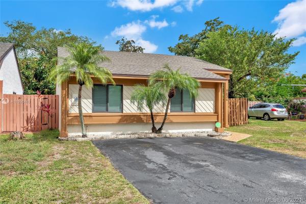 Cedar Landing At The Hammocks, 9634 SW 148th Ct, The Hammocks, Florida 33196, image 2