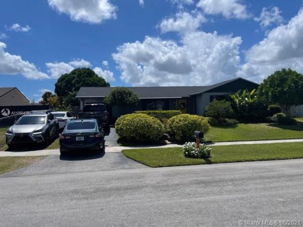 Meadow Wood Manor, 26620 SW 124th Ave, Kendale Lakes, Florida 33032, image 2