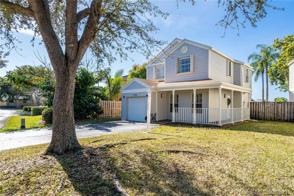 Villas Of Deerwood, 12366 SW 144th Ter, Three Lakes, Florida 33186, image 2