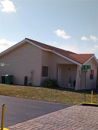 Bird Lakes Townhouses, 4560 SW 143rd Ave #4560, Kendale Lakes, Florida 33175, image 2