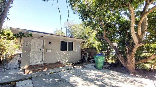 Grosse Pointe Highlands, 2731 NW 5 St #, Miami, Florida 33125, image 2