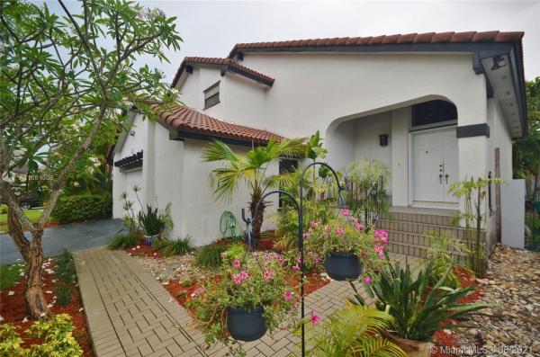 Patio Homes At The Moors, 17525 NW 61st Ct N, Country Club, Florida 33015, image 2