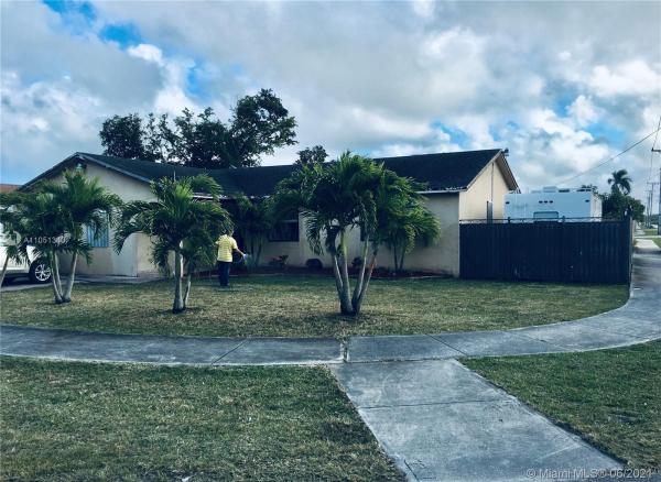 Meadow Wood Manor, 13392 SW 256th Ter, Princeton, Florida 33032, image 2