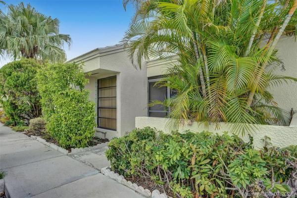 Villas Of Deerwood, 14824 SW 125th Ct, Three Lakes, Florida 33186, image 2