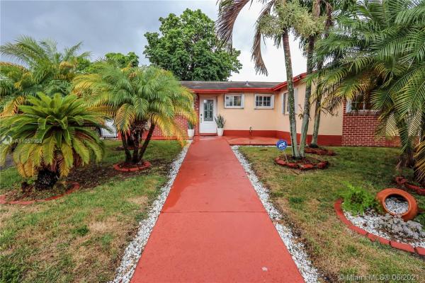 Gem Homes, 14495 SW 299th Ter, Leisure City, Florida 33033, image 2