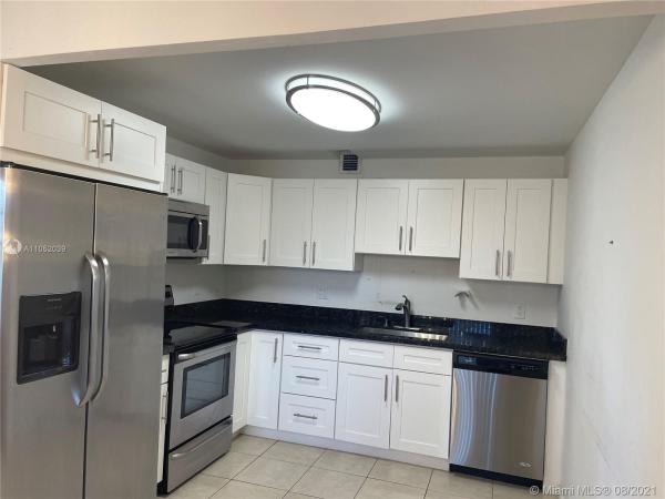 Farnham, 1026 Farnham O, Deerfield Beach, Florida 33442, image 2