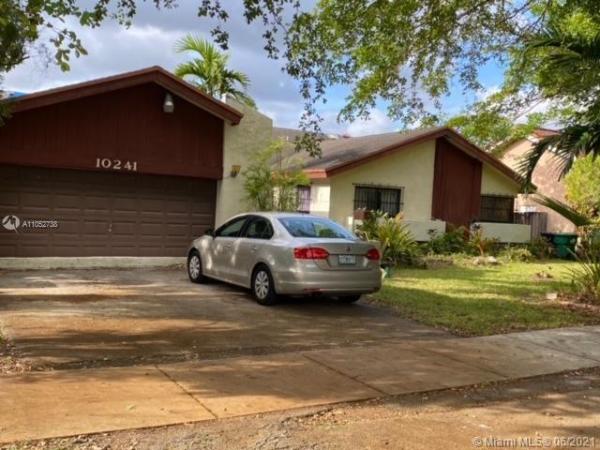Kendale Country Club Estates, 10241 SW 91st St, Kendall, Florida 33176, image 2