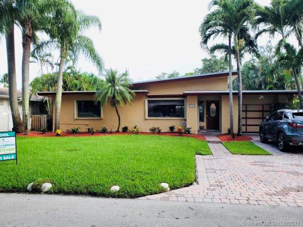Bay Lure, 1190 NE 92nd St, Miami Shores, Florida 33138, image 2