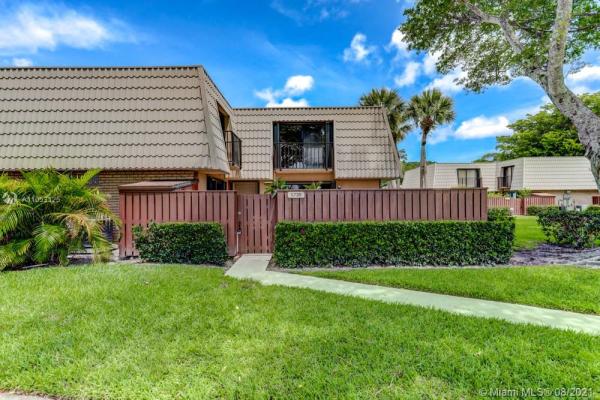 Village Of Sandalwood Lakes South, 5736 57th Way, West Palm Beach, Florida 33409, image 2