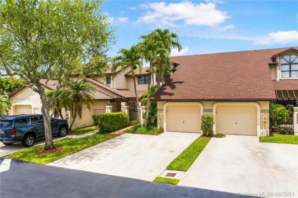 Valencia Townhomes, 10055 SW 137th Ct #10055, The Hammocks, Florida 33186, image 2