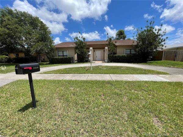 Winston Park, 13239 SW 87th Ter, Kendale Lakes, Florida 33183, image 2