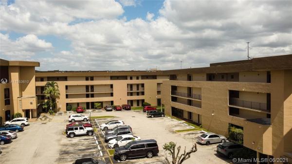 Pinebark, 816 NW 87th Ave #504, Fountainebleau, Florida 33172, image 2