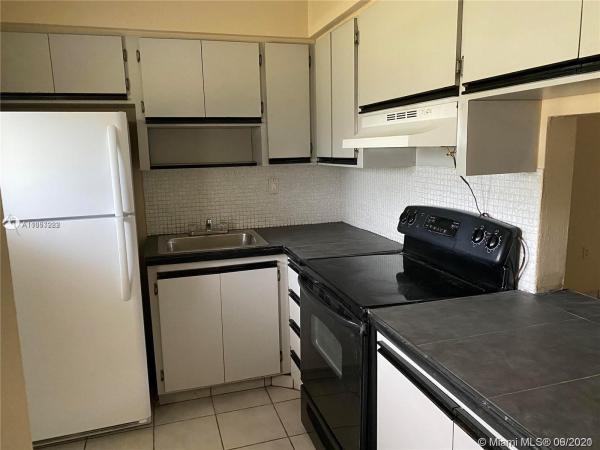 Biscayne Lake Gardens, 20200 NE 27th Ct #19, Aventura, Florida 33180, image 2