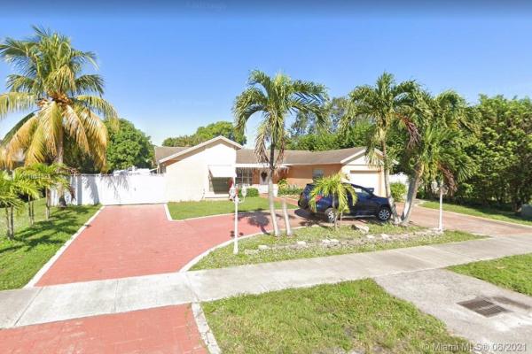 Country Lake Manors, 6021 NW 194th St, Country Club, Florida 33015, image 2