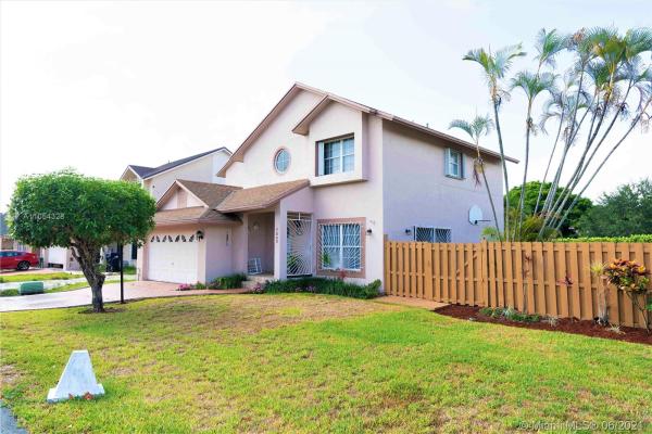 Country Lake, 7890 NW 191st St, Hialeah, Florida 33015, image 2