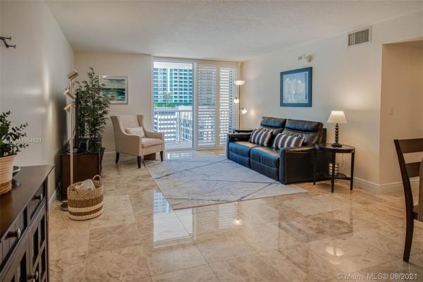 The Club At Brickell Bay, 1200 Brickell Bay Dr #1624, Miami, Florida 33131, image 2