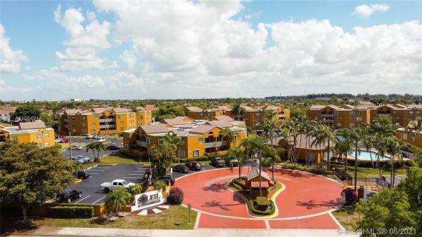 Soleil At Fontainebleau, 9701 Fontainebleau Blvd #C107, Fountainebleau, Florida 33172, image 2
