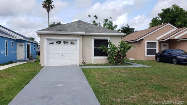 Villas Of Palm Bay, 917 SW 7th Pl, Florida City, Florida 33034, image 2