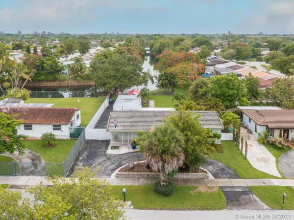 Royale Green, 5221 SW 132nd Ave, Kendale Lakes, Florida 33175, image 2