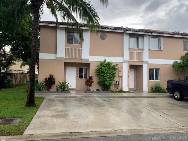 Weitzer Serena Lakes Townhomes, 17774 SW 140th Ct #17774, Richmond West, Florida 33177, image 2