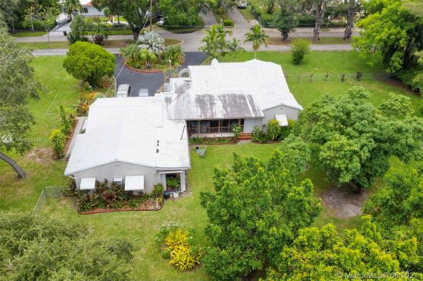 Biscayne Park Estates, 500 NE 119th St, Biscayne Park, Florida 33161, image 2
