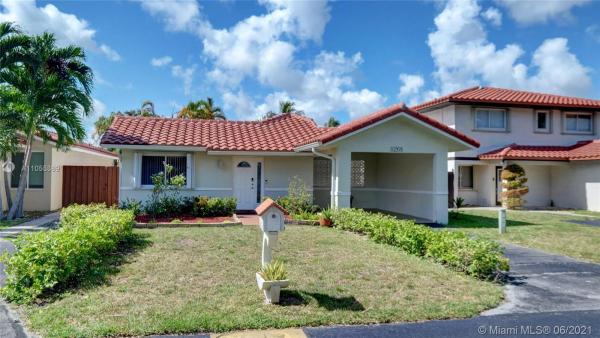 Sunset Mansions, 11268 SW 73rd Ter, Kendall, Florida 33173, image 2