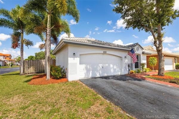 Falcon's Lea Patio Homes, 6020 Swinden Ln, Davie, Florida 33331, image 2