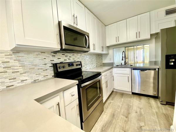 Poinciana Place Of Pine Island Ridge, 9460 Poinciana Pl #308, Davie, Florida 33324, image 2