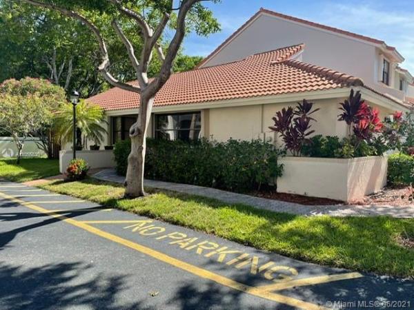 La Mirage Of Harbor Village, 21120 Jib Ct #K11, Aventura, Florida 33180, image 2