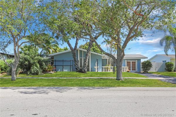 Fairway Pines, 10540 SW 160th St, Palmetto Estates, Florida 33157, image 2