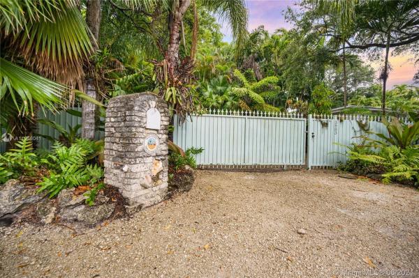 Pomona, 3983 Kumquat Ave, Miami, Florida 33133, image 2
