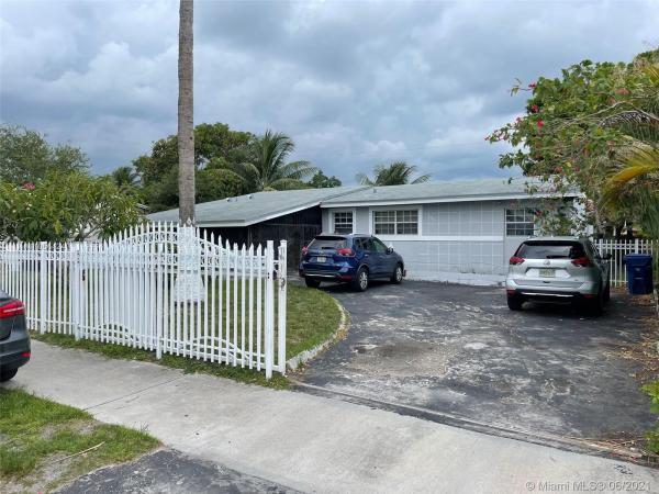 Scott Lake Manor, 1445 NW 180th Ter, Miami Gardens, Florida 33169, image 2